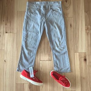 EUC GAP Gray Distressed Cropped Jeans (28/6)
